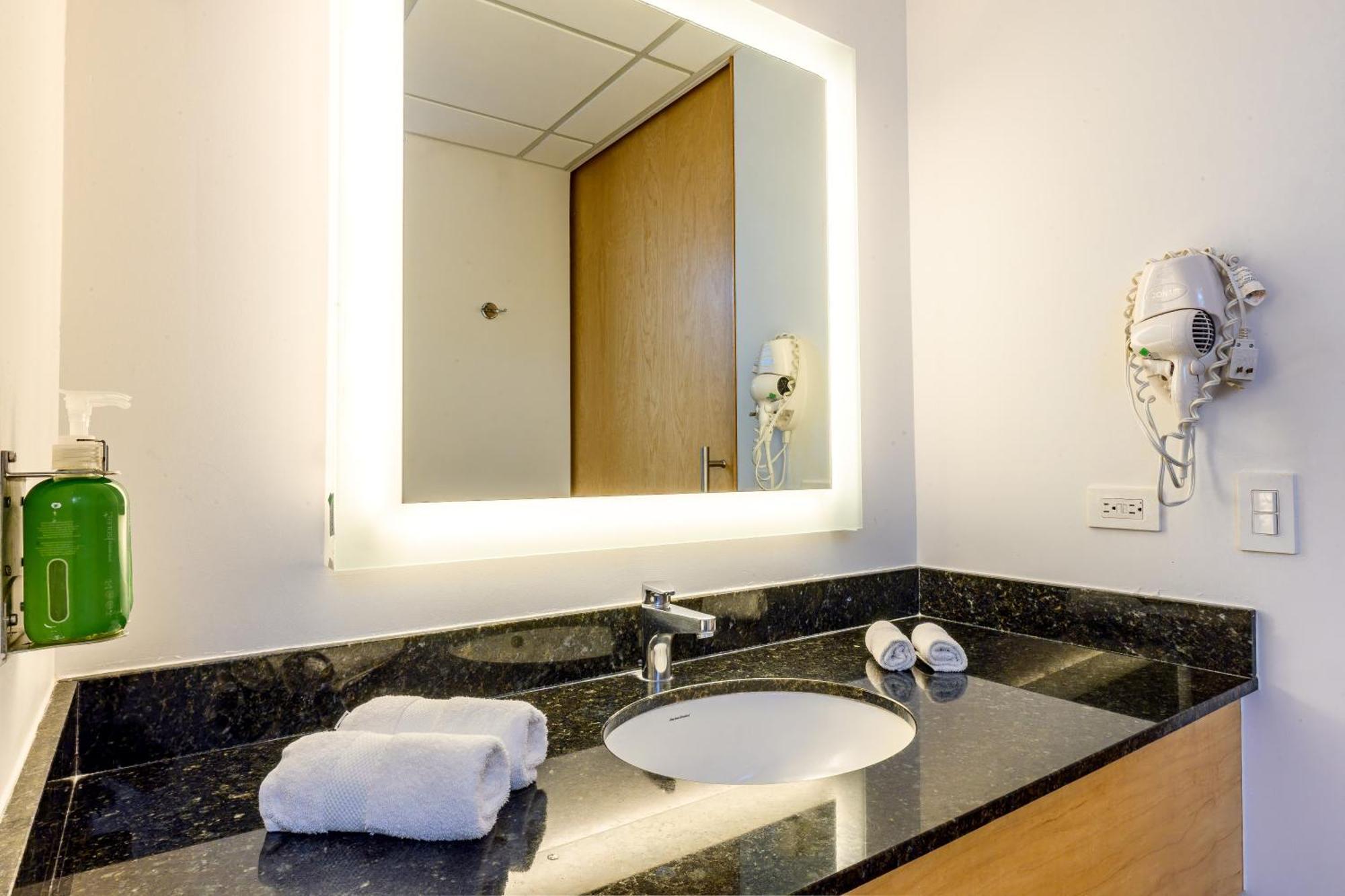 Holiday Inn Express Managua By Ihg Esterno foto
